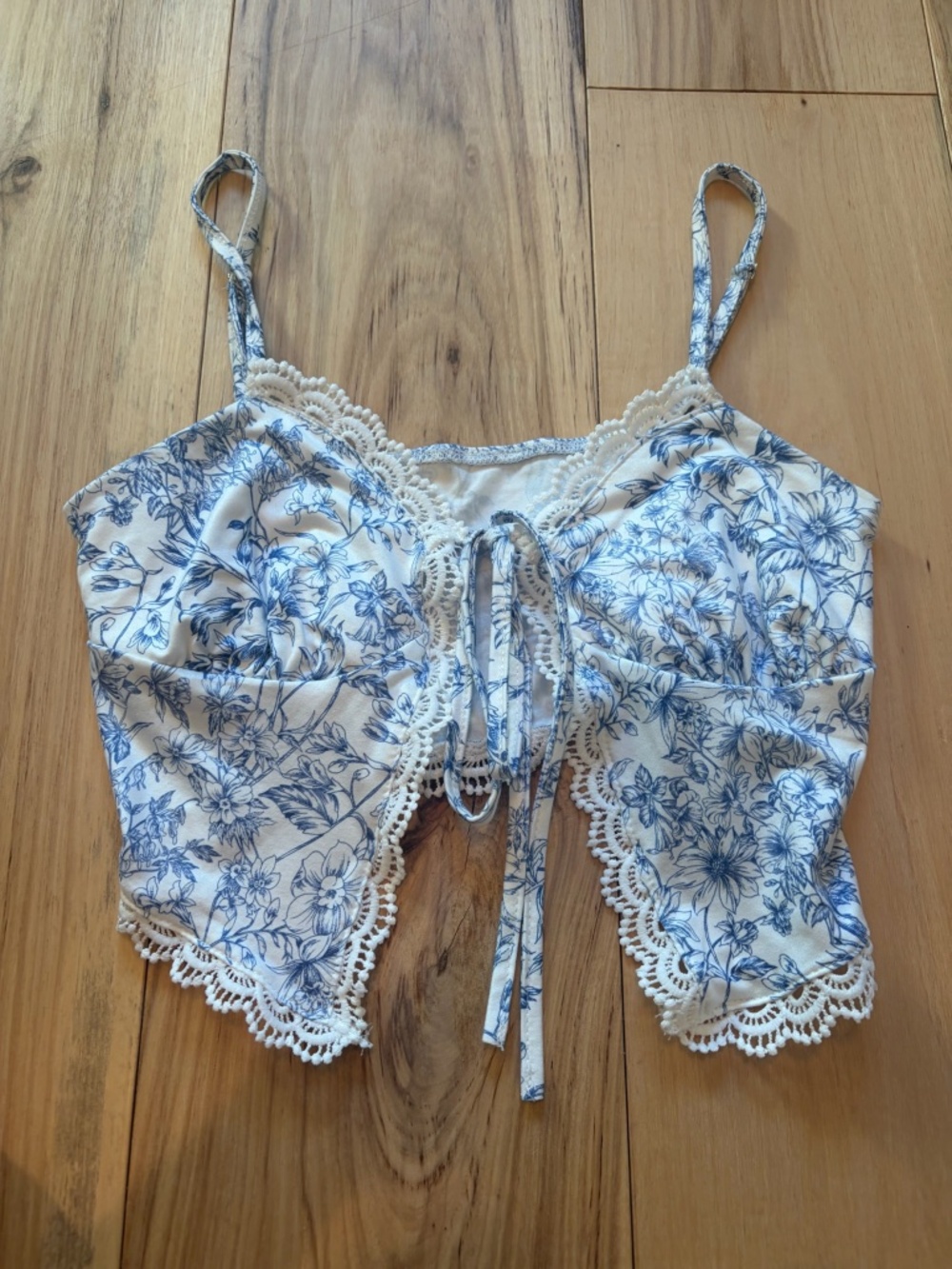 SHEIN Soleia Blue White Floral Lace Trim Tie Front Crop Top XS